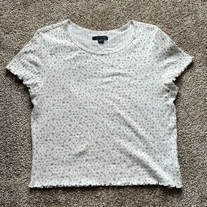 🌸 American Eagle Ditsy Floral Baby Tee – Cute & Casual